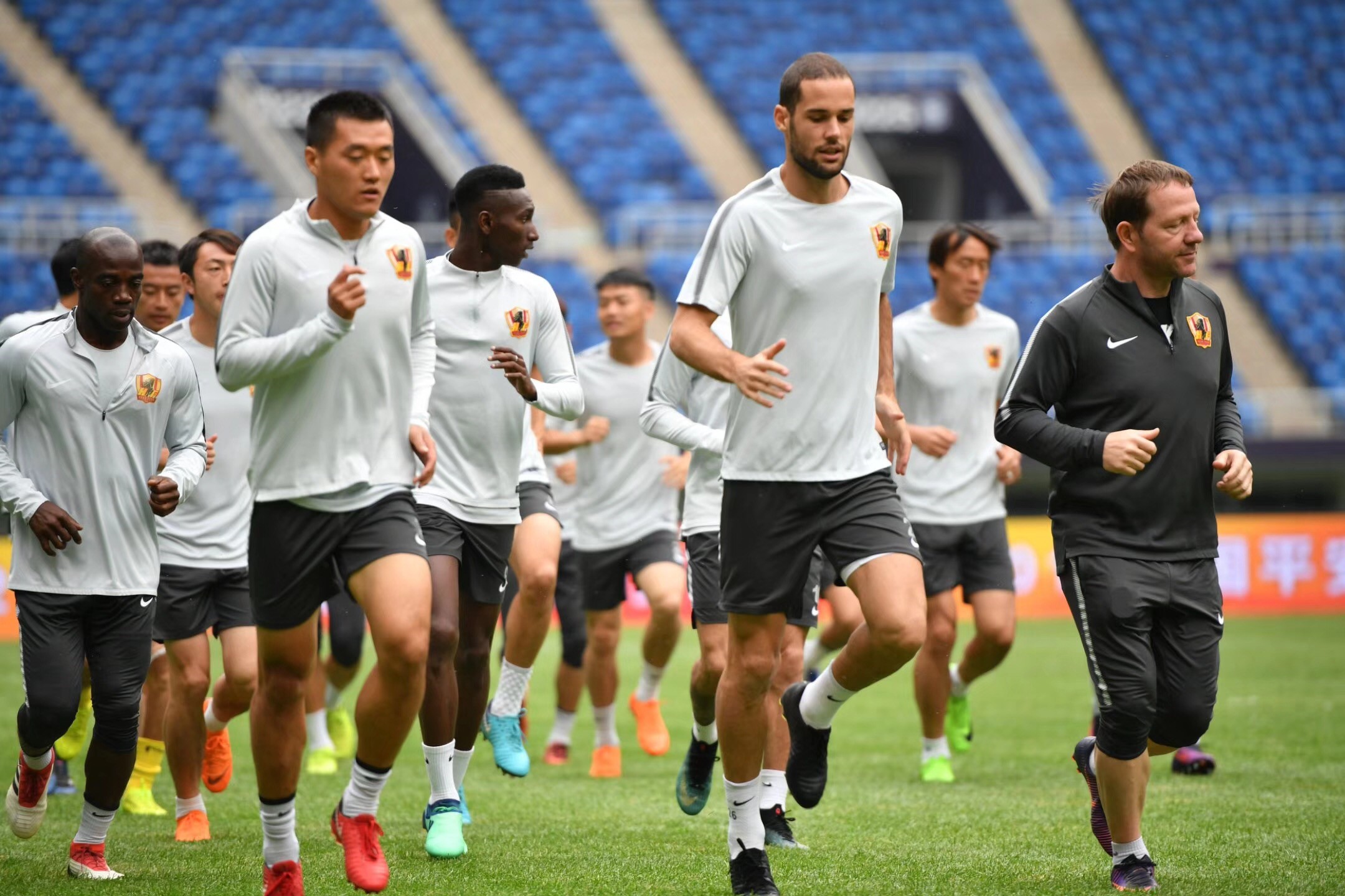 冲刺阶段上海久事远射贴柱：欧联节点到来，压力陡增，赛程密集仍需轮换-九游网页版